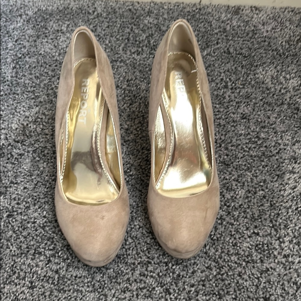 Report Women's Tan Pumps